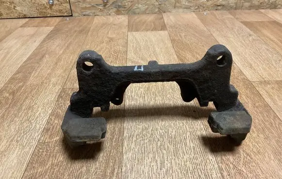 Volkswagen PASSAT B6 Front Brake Caliper Pad/Carrier 