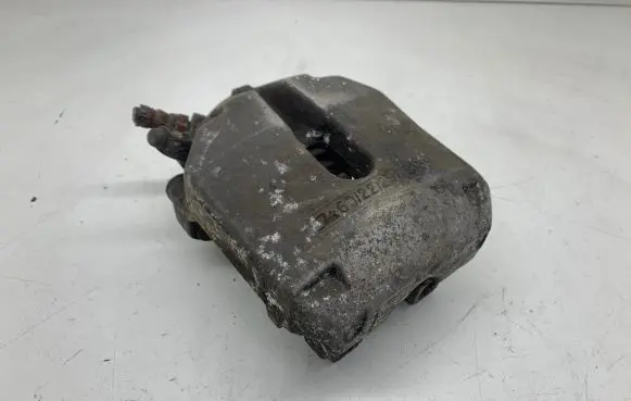 BMW 5 E39 Front brake caliper 1163386 34111163386