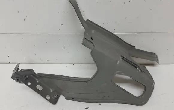 Audi A6 S6 C8 4K Fender mounting bracket 4K0821131