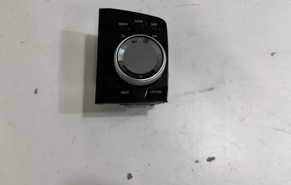 Head unit multimedia control