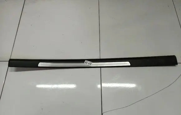 Front sill trim cover
