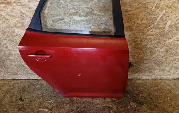 KIA Ceed Rear door