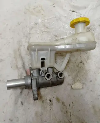 Chrysler Pacifica Master brake cylinder