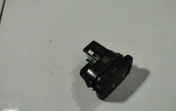 Ford Mondeo MK IV Electric window control switch 05122009