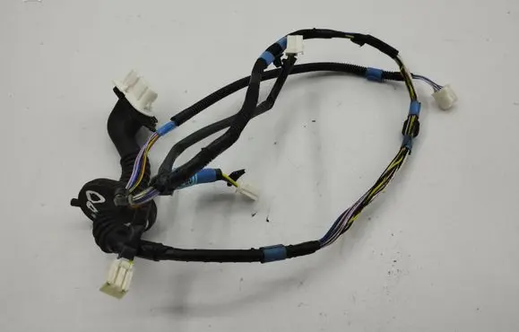 Toyota RAV 4 (XA40) Rear door wiring loom 8215442