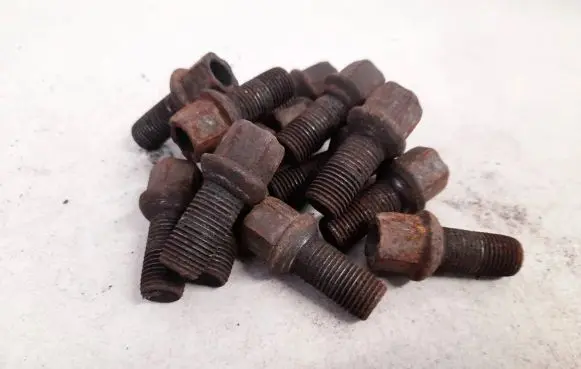 Volkswagen PASSAT B5 Nuts/bolts 