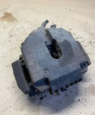 BMW 5 E60 E61 Front brake caliper 6024