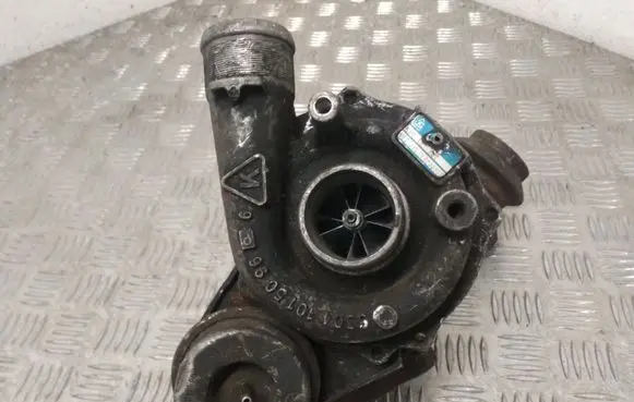 Citroen C5 Turbo 33041015096 K03401682 EE5040577