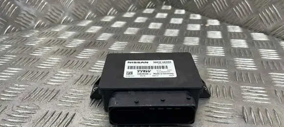 Nissan Qashqai Hand brake control module 32620330