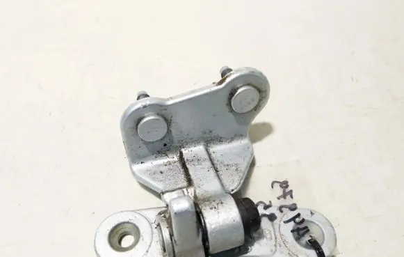 Mercedes-Benz C AMG W204 Rear door lower hinge 0708