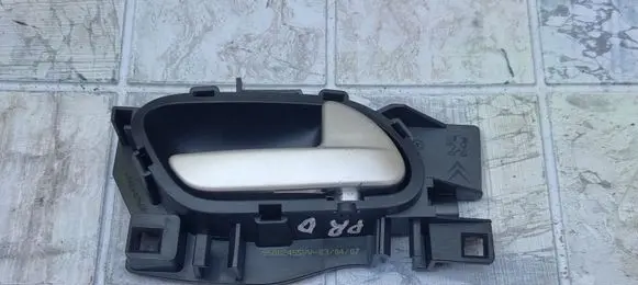Peugeot 207 CC Front door interior handle 96802455VV