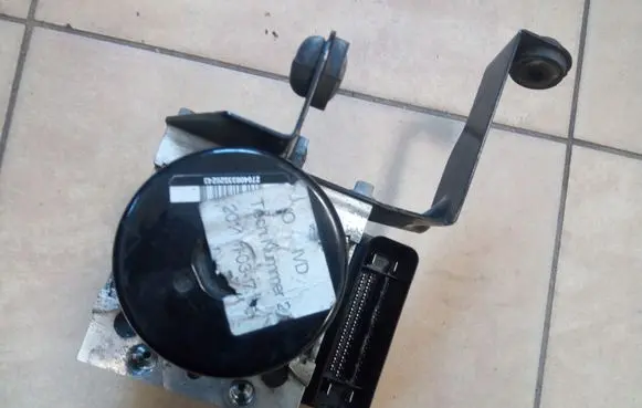 Ford Focus ABS Pump BV612C405AL NE58736