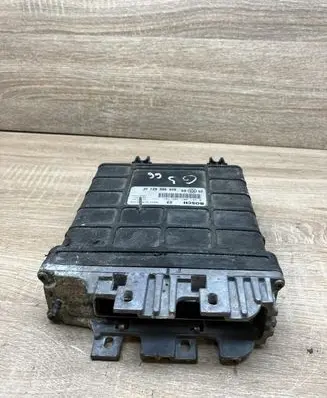 Volkswagen Golf III Engine control unit/module 028906021AF 0281001308