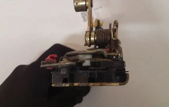 Chrysler 300 - 300C Front door lock