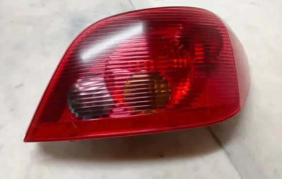 Peugeot 307 Rear/tail lights VALEOT50