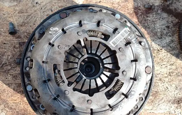 BMW 1 E81 E87 Clutch set kit LUK