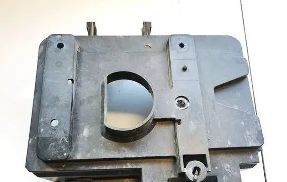 Saab 9-5 Battery box tray 5248059