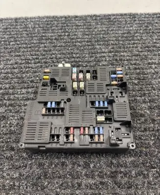 Volvo XC90 Fuse module 32212299 19193