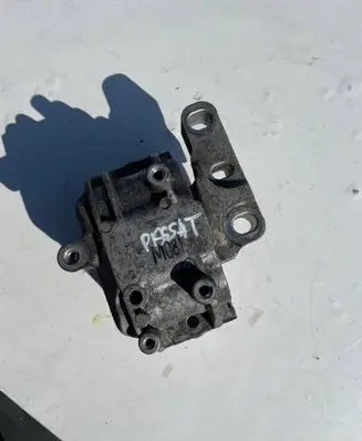 Volkswagen PASSAT B7 Engine mount bracket 1k0199262