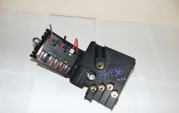 Mercedes-Benz E W211 Fuse module A2115460641 A2115460741
