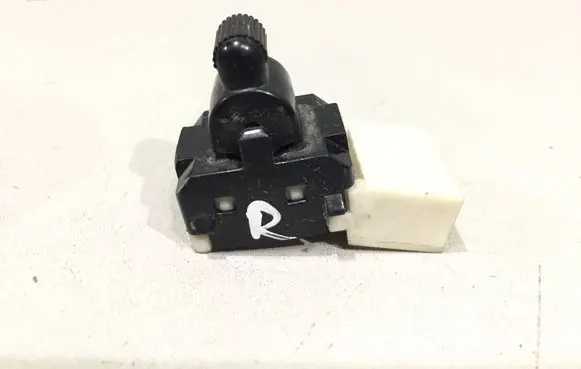 Subaru Impreza I Electric window control switch