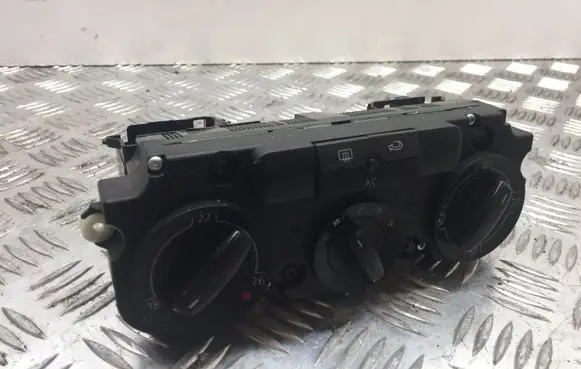 Volkswagen PASSAT B6 Climate control unit 3C1820045A 8263