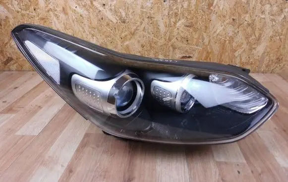 KIA Sportage Headlight/headlamp 92102F1110
