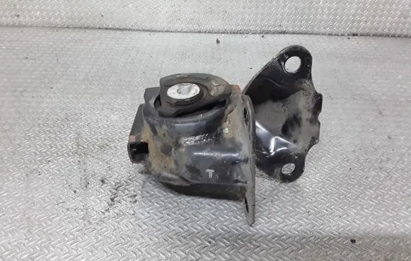 Mazda CX-7 Engine mount bracket