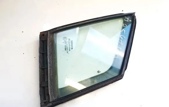 Toyota Avensis T270 Front door vent window glass four-door 43r001605 43r-001605