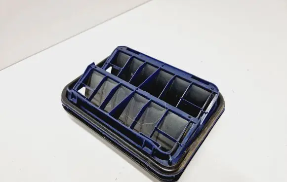 Quarter panel pressure vent