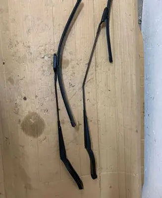 Renault Trafic III (X82) Front wiper blade arm