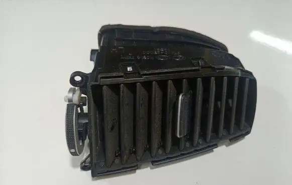 Hyundai Santa Fe Dash center air vent grill 974102B000 97410-2B000