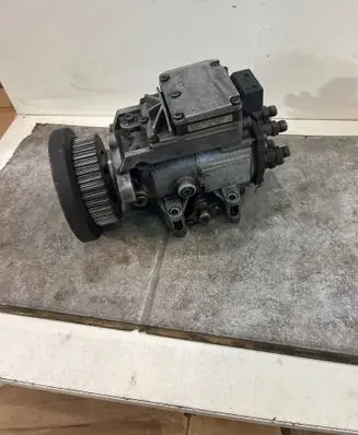 Audi A6 S6 C5 4B Fuel injection high pressure pump 059130106A 0470506002