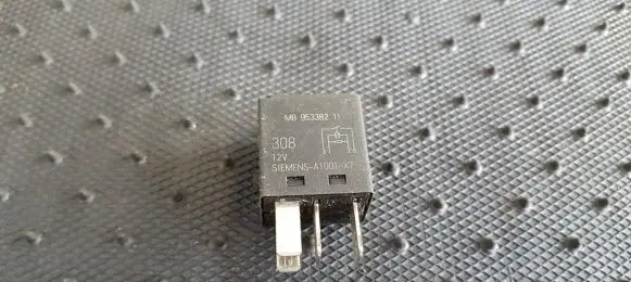 Volvo S40, V40 Other relay MB953382 A1001-X7
