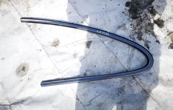 Honda CR-V Rear door glass trim molding 