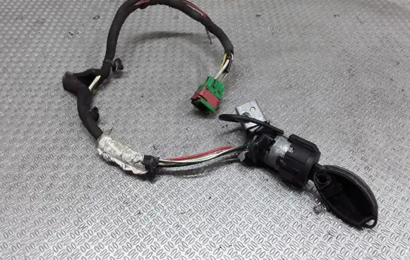 Peugeot 807 Ignition lock 9648445180