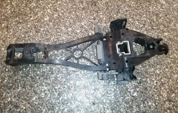 Volvo V50 Front door exterior handle/bracket lh30784203