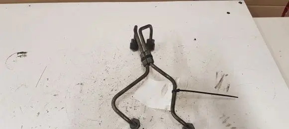 Fuel injector supply line/pipe