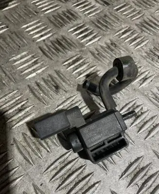 Volkswagen Golf V Turbo solenoid valve 03C906283