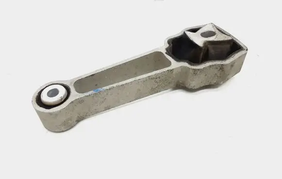 Volvo XC60 Engine mount bracket