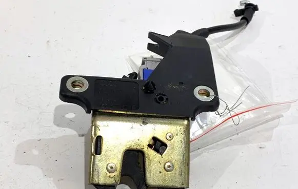 Audi A4 S4 B6 8E 8H Tailgate exterior lock 8E5827505B
