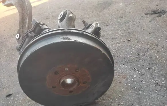 Rear wheel hub spindle/knuckle
