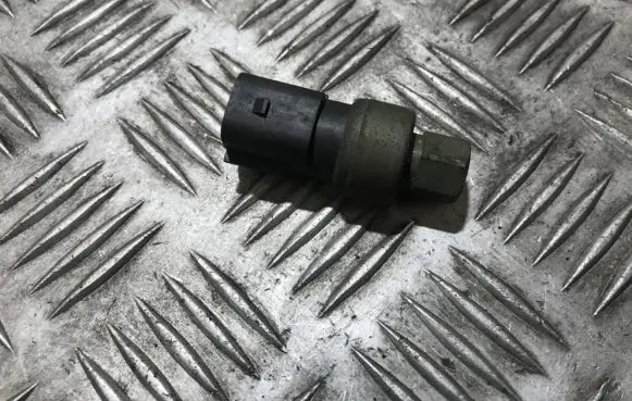 Ford Mondeo Mk III Air conditioning (A/C) pressure sensor xs7h19d594aa xs7h-19d594-aa