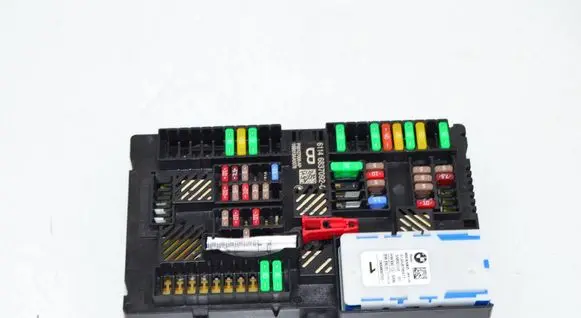 BMW 5 G30 G31 G38 Fuse module 6837092 8795477 61146837092