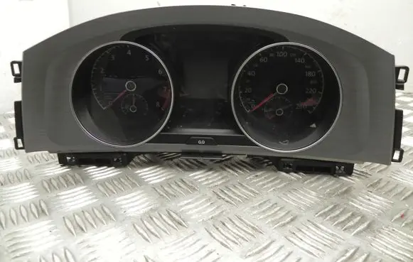 Volkswagen Golf VII Speedometer (instrument cluster) 5G1920742A