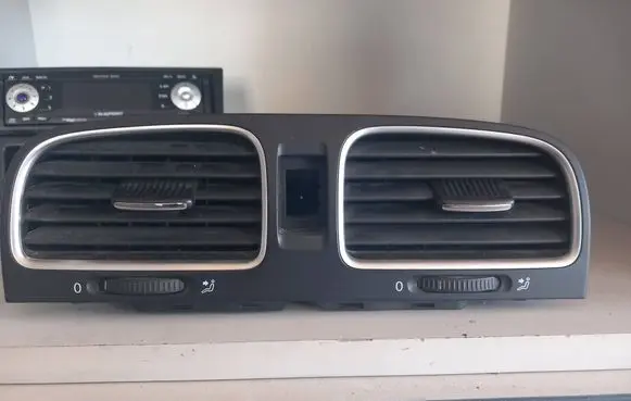Volkswagen Golf VI Dash center air vent grill 5K0819743