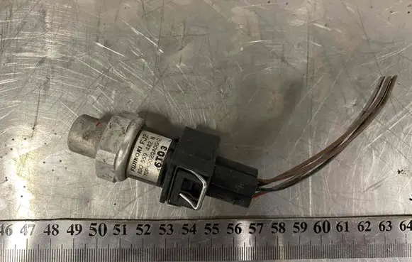 Audi A6 S6 C5 4B Air conditioning (A/C) pressure sensor 8D0959482B