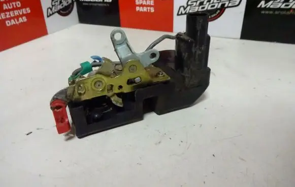 Chrysler Town & Country III Front door lock