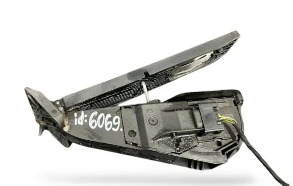BMW 5 G30 G31 Accelerator throttle pedal 6859999