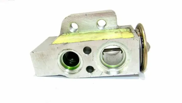 Volkswagen Golf V Air conditioning (A/C) expansion valve 1K0820679
